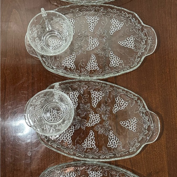 Vintage Grape Cluster design Snack serving Plates with Cups a of 8 pieces - Picture 9 of 11